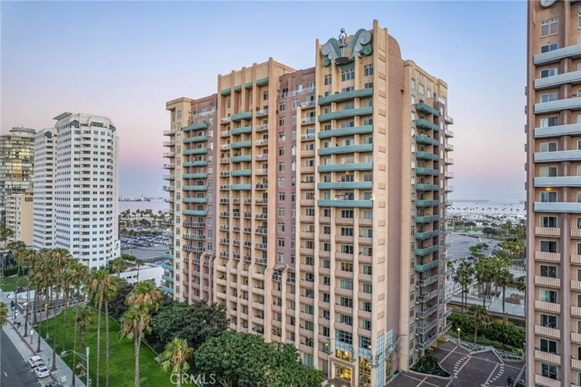 488 E Ocean #809 photo 46