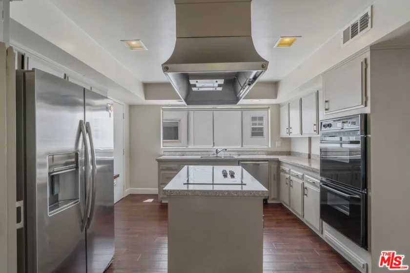 603 N Doheny Drive #2B photo 8