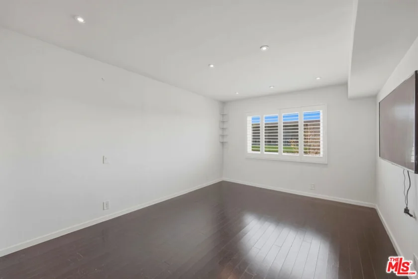 1121 N Olive Drive #302 photo 24