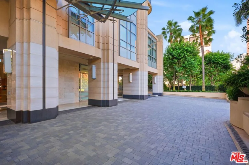 10800 Wilshire Boulevard #403 photo 2