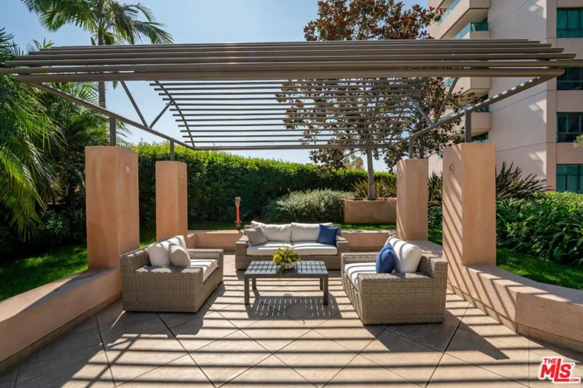 10490 Wilshire Boulevard #1402 photo 37