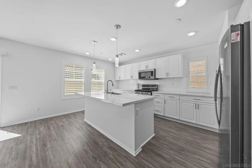 41917 Zafra Street photo 24