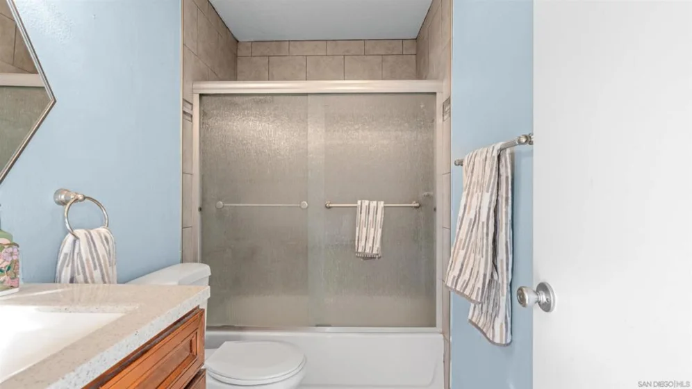 422 Devonshire Gln photo 17