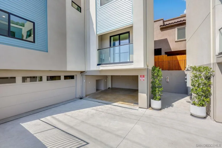 2124 San Clemente Street photo 25