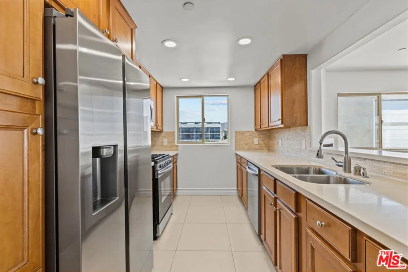 936 N Hudson Avenue #302 photo 11
