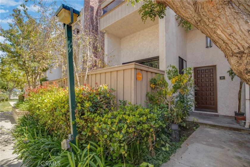 17150 Burbank #23 photo 2