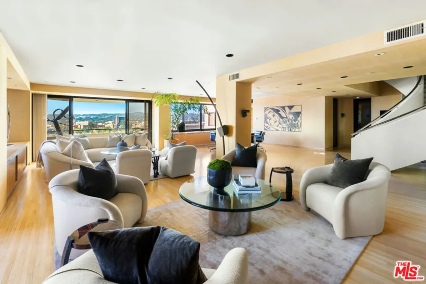 10560 Wilshire Boulevard #1803 photo 1