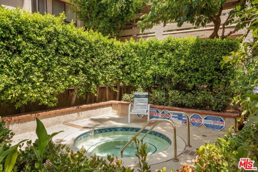 15231 Magnolia Boulevard #114 photo 23