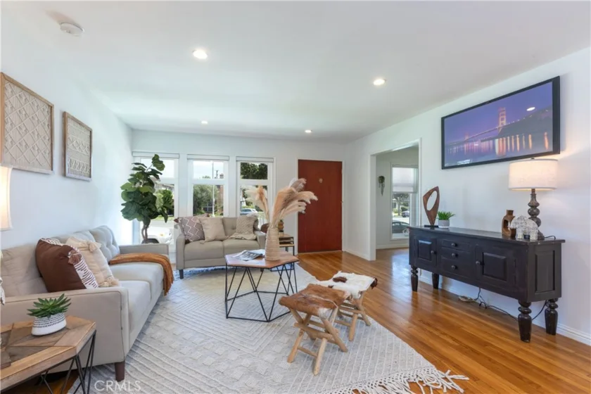 1014 E Carson Street #7 photo 3