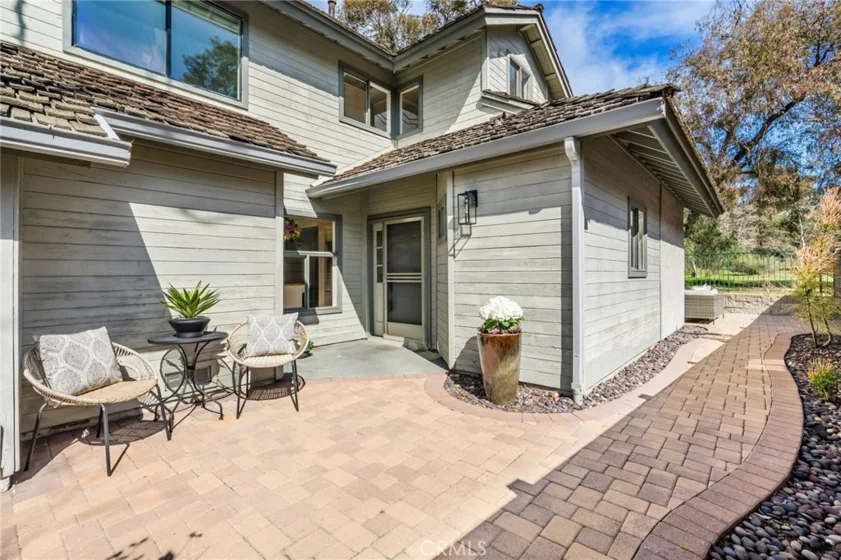 2048 Meadow View Lane photo 1
