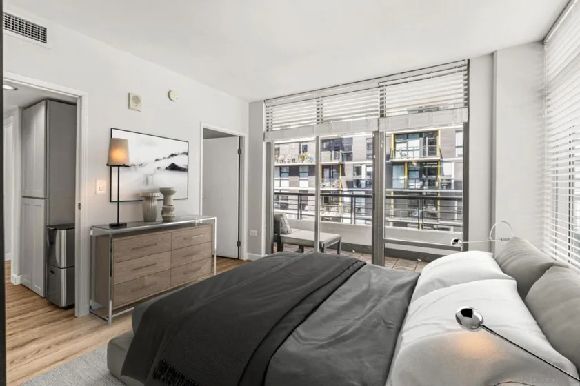 425 W Beech Street #805 photo 3