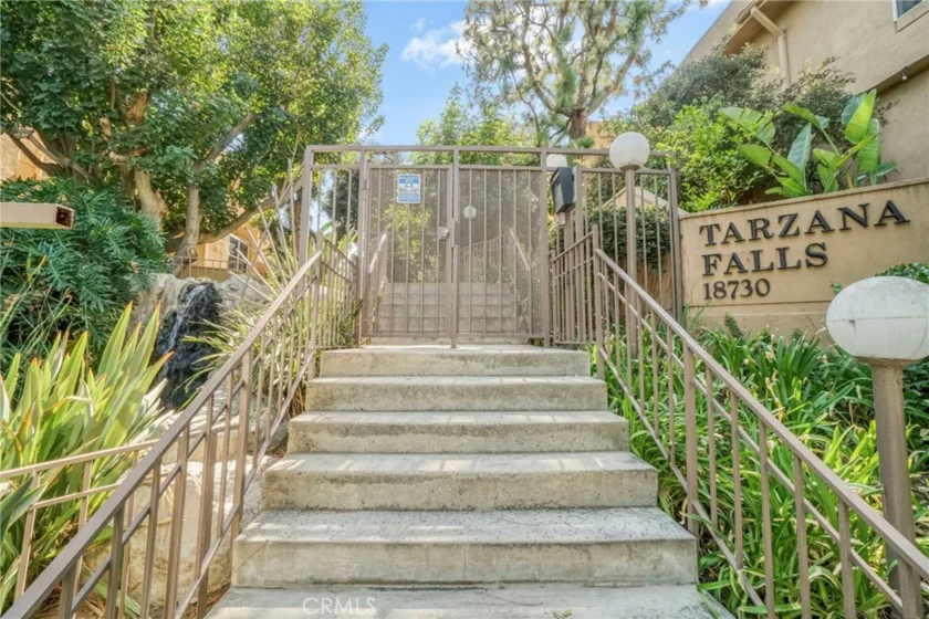 18730 Hatteras Street #40 photo 1