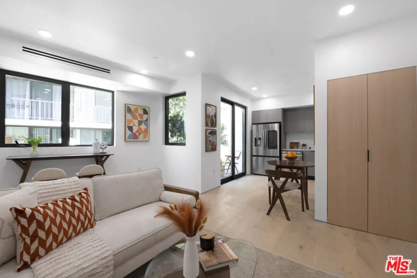 1361 Kelton Avenue #401 photo 8