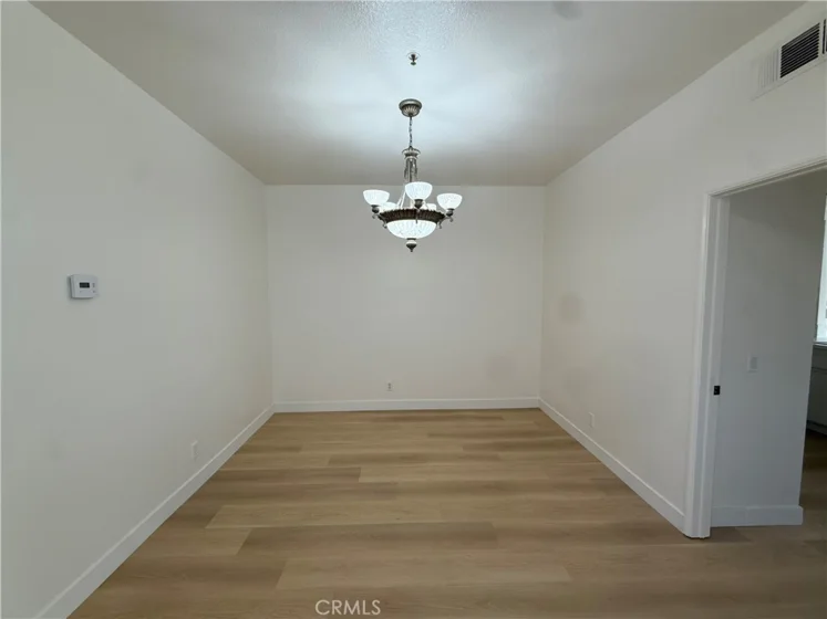 128 Cartier Aisle photo 5