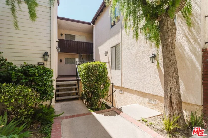14980 Victory Boulevard #201 photo 32