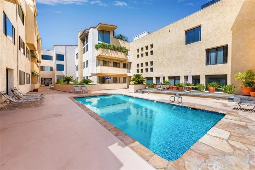 5310 Zelzah Unit 114 photo 11