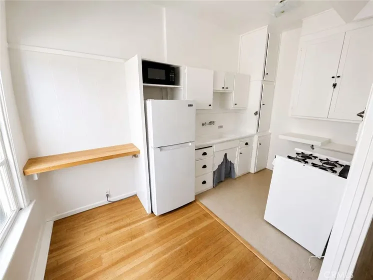 2121 James M Wood Boulevard #411 photo 6