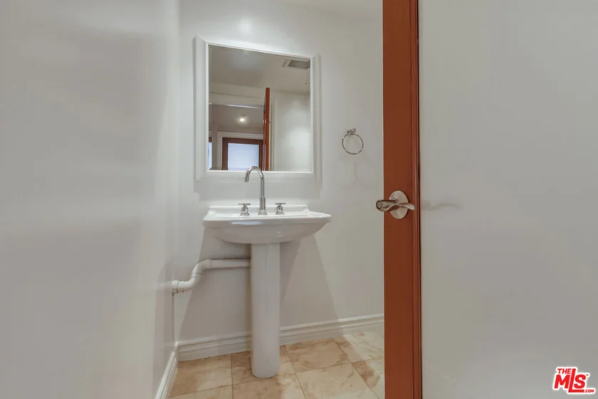4443 Ventura Canyon Avenue #304 photo 28