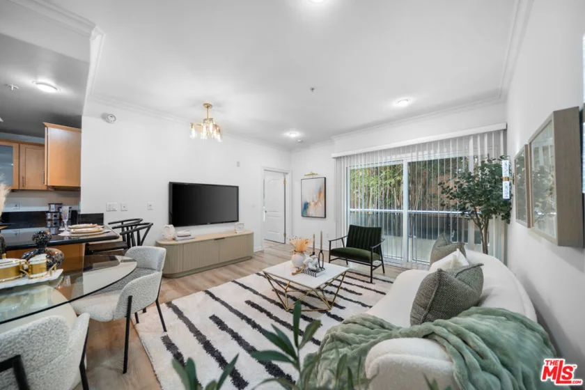 1128 S Serrano Avenue #104 photo 2