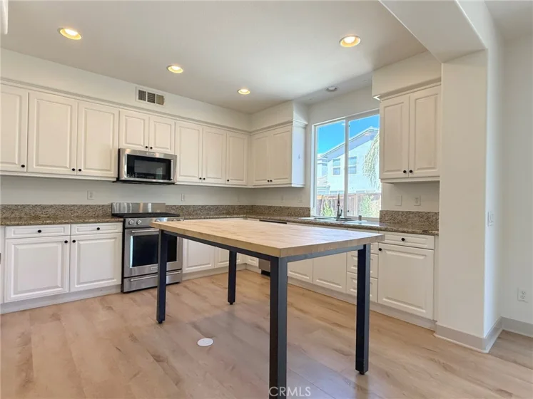 28910 Newport photo 16