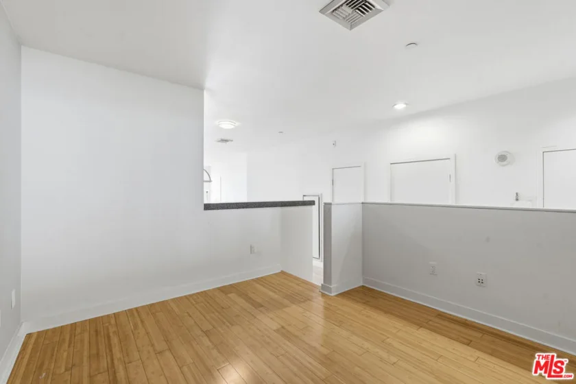 3810 Wilshire Boulevard #1609 photo 8