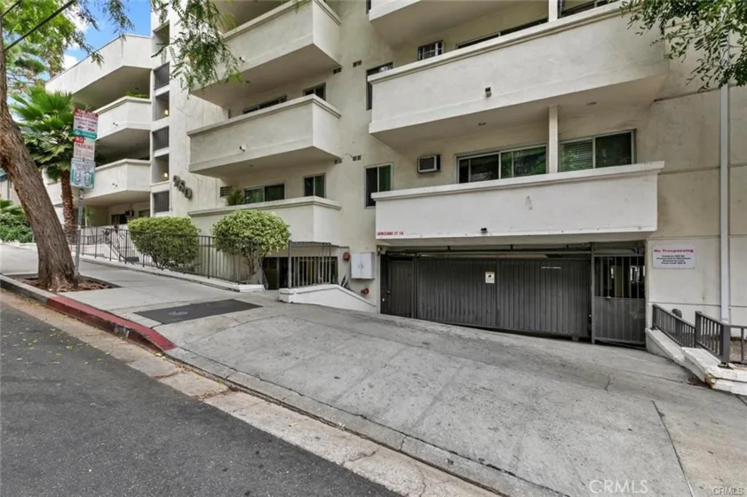 960 Larrabee #120 photo 10