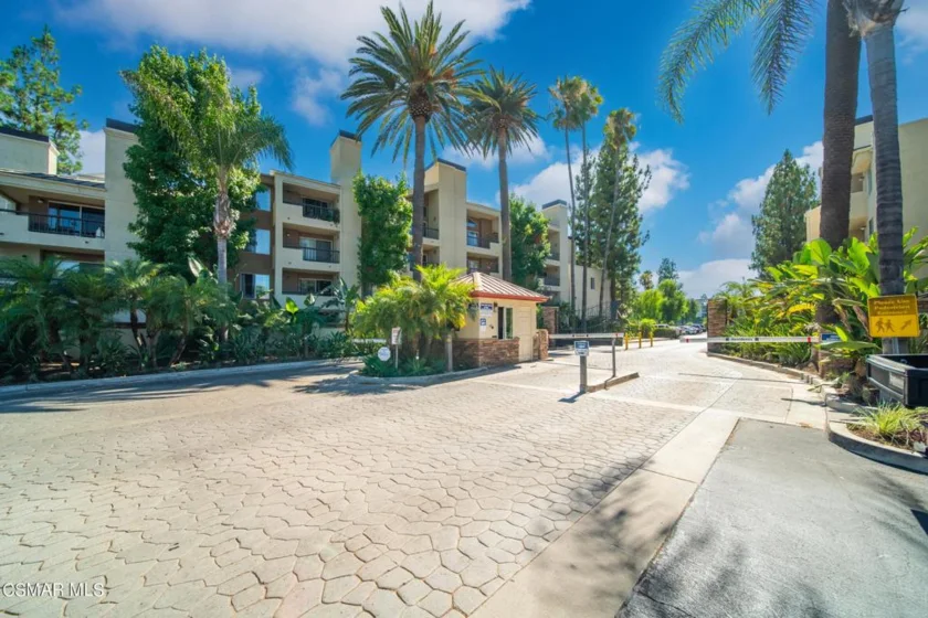 5565 Canoga Avenue #104 photo 1