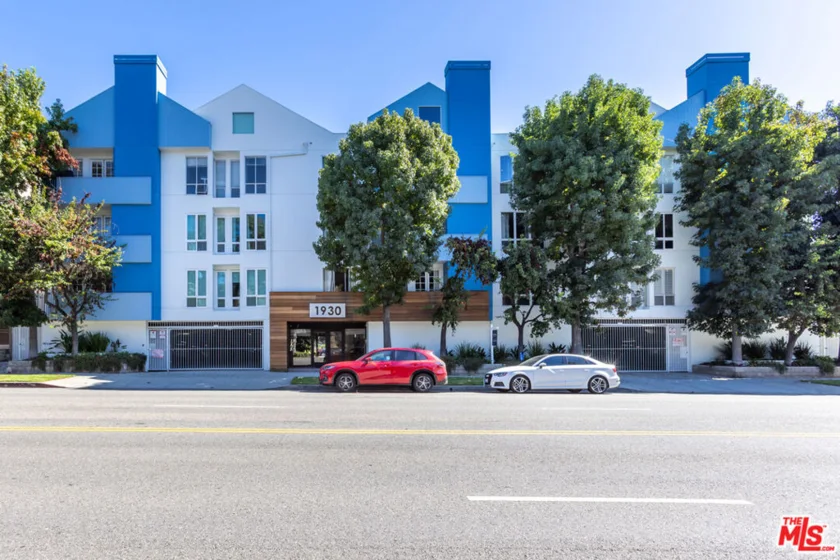 1930 S Beverly Glen Boulevard #306 photo 31