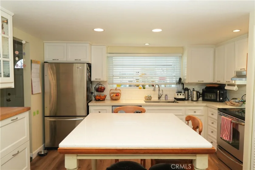8226 Pennington Drive photo 2