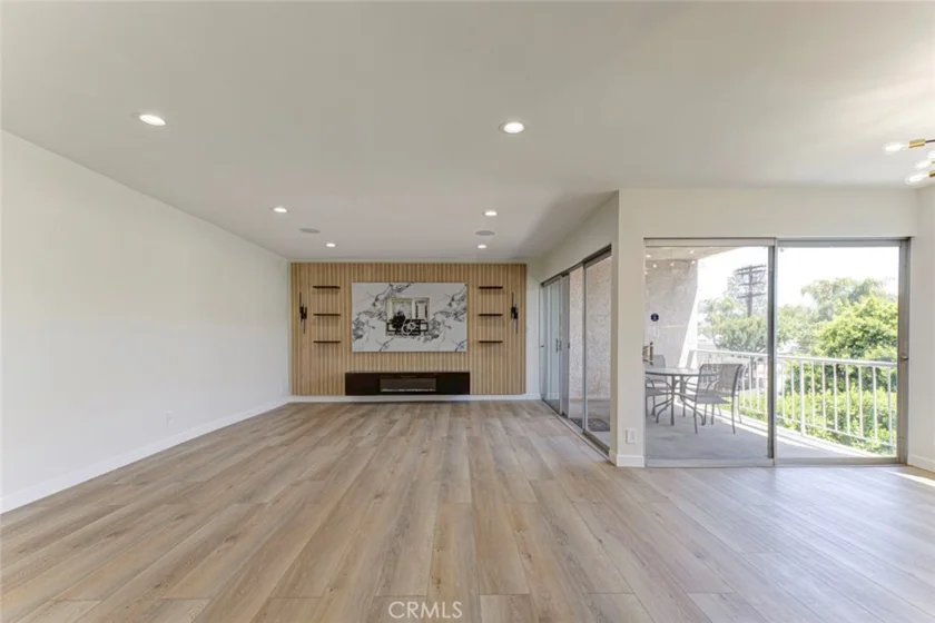 4487 Colbath #309 photo 1