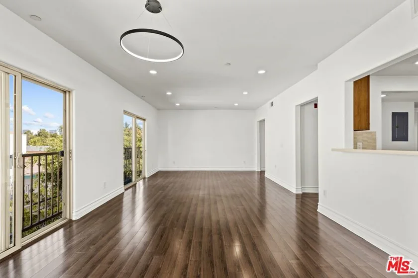 936 N Hudson Avenue #302 photo 7