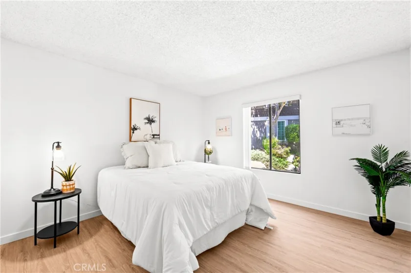 53 Streamwood photo 19