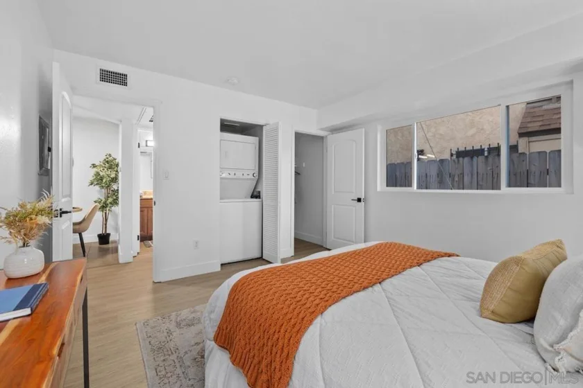 1030 Robinson Avenue #210 photo 7
