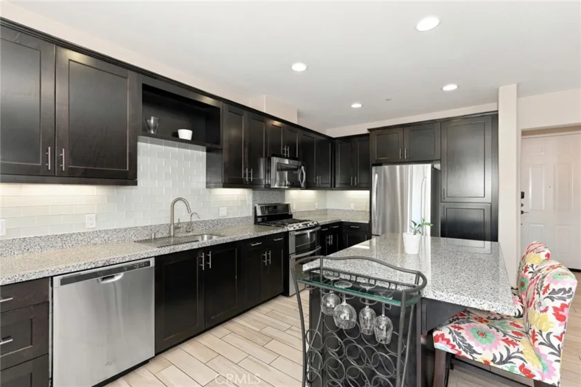 510 S Anaheim photo 1