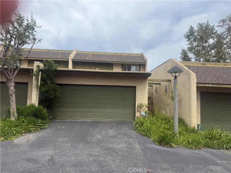 560 Berry Way photo 1