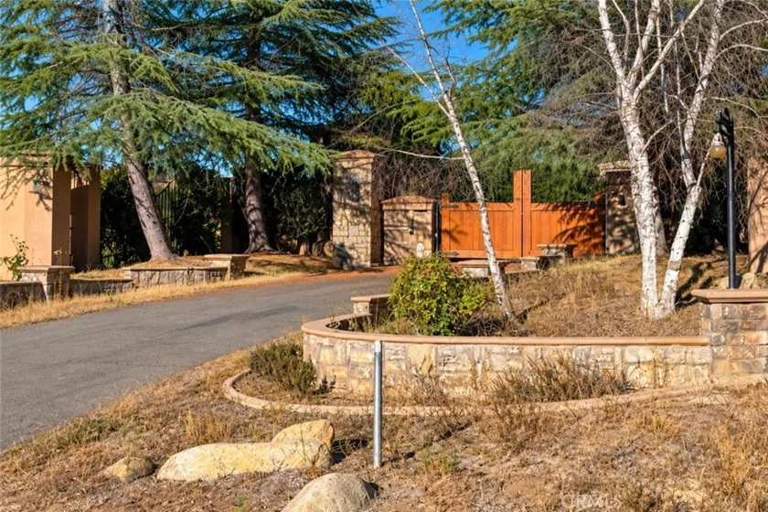 39313 Avenida La Cresta photo