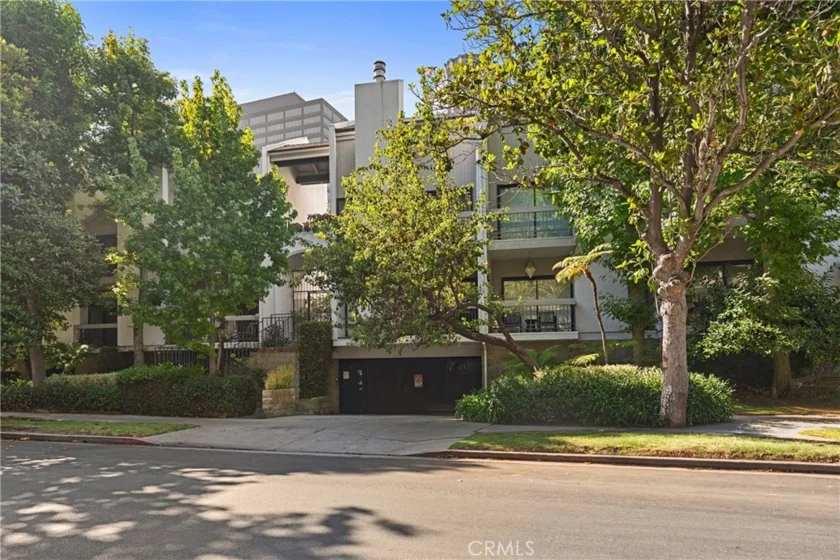 10933 Wellworth Avenue #10 photo 1