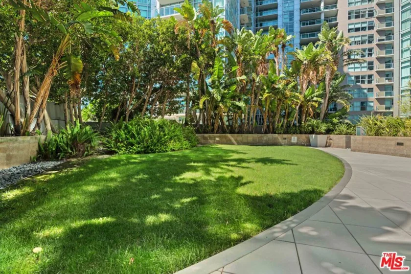 13650 Marina Pointe Drive #404 photo 22
