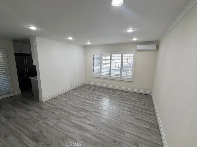 960 Larrabee photo 6