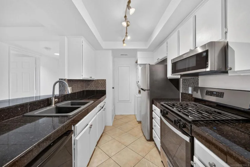 2063 Lakeridge Circle #101 photo 3