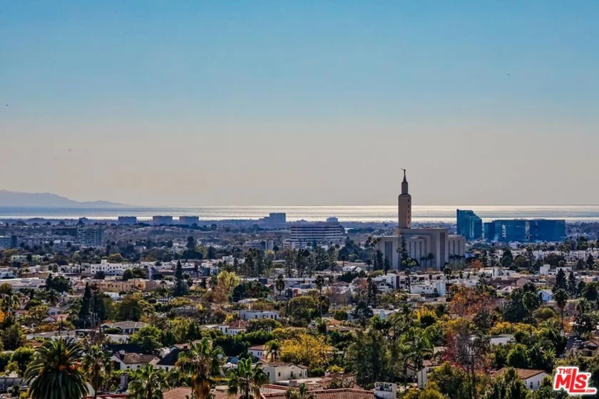 10350 Wilshire Boulevard #1102 photo 8