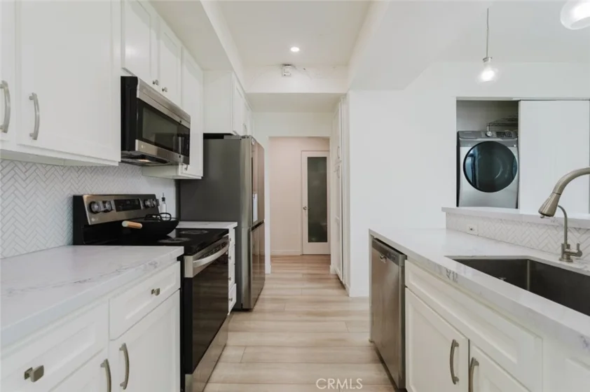 1305 N Columbus Avenue #204 photo 14