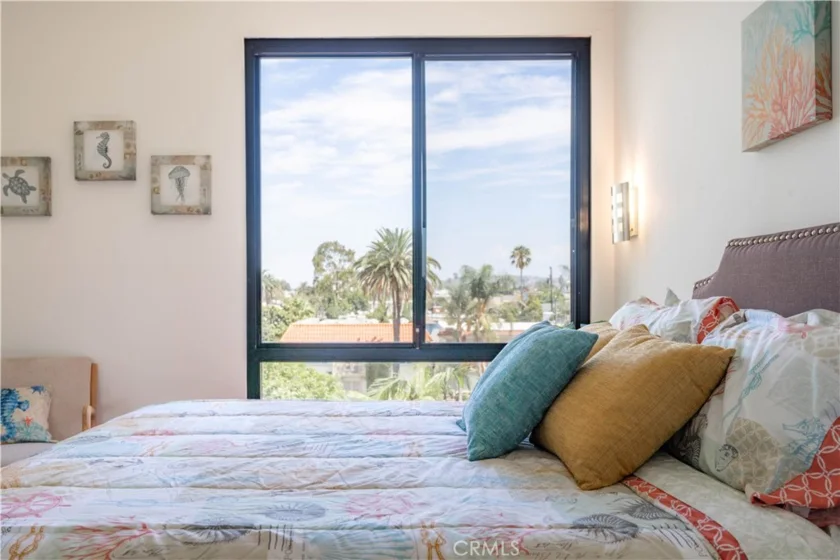 1310 E Ocean #401 photo 29