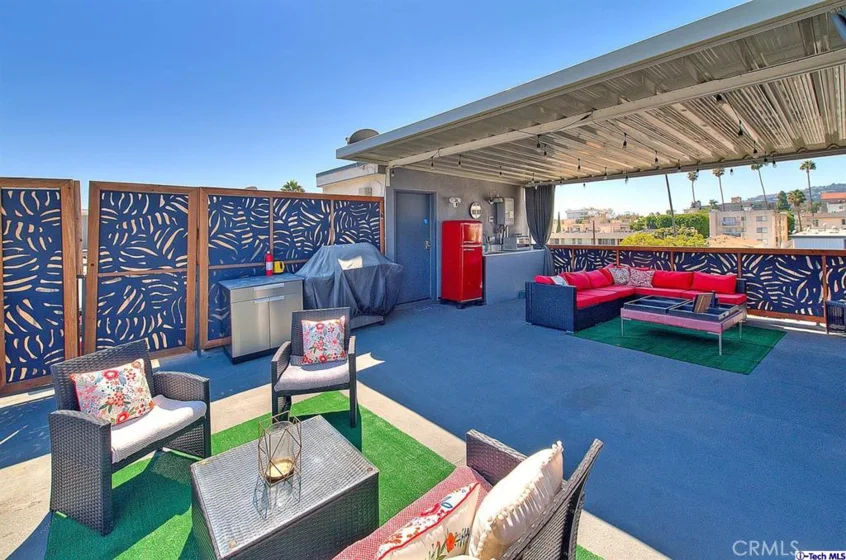 7124 Hollywood Boulevard #4 photo 1