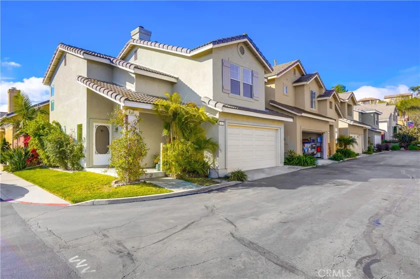 8 Kaitlyn Court photo 1