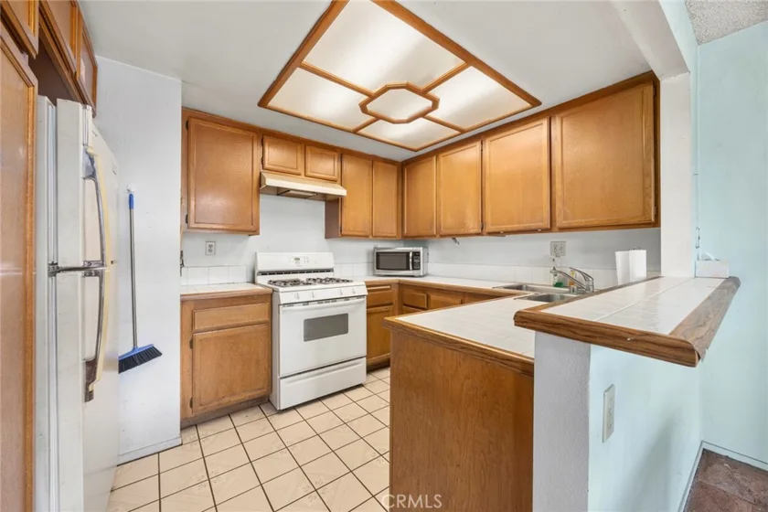 23260 Newport photo 1