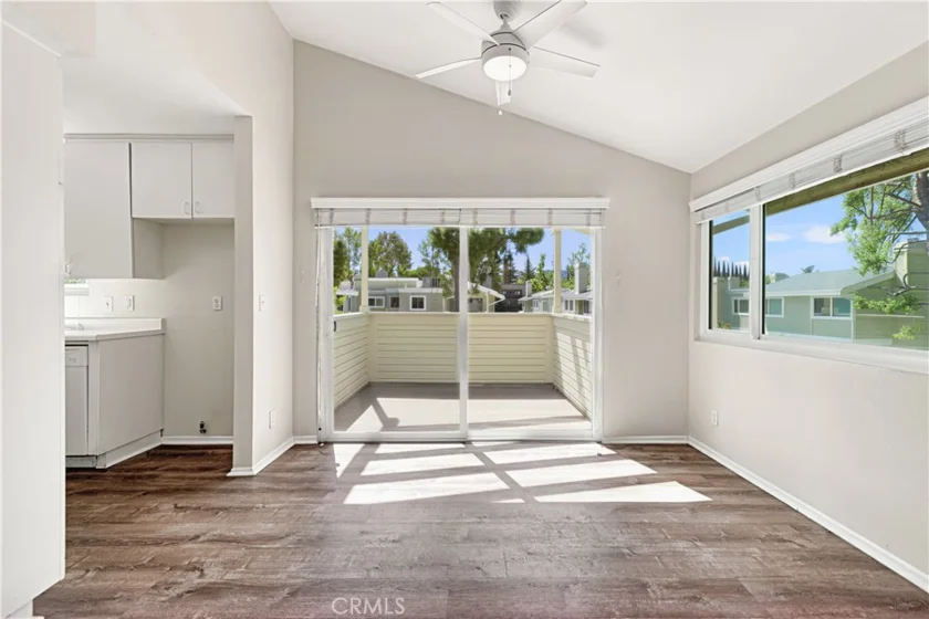 22139 Burbank Boulevard #7 photo 10