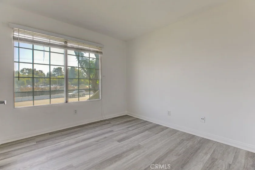 5515 Canoga Avenue #105 photo 3