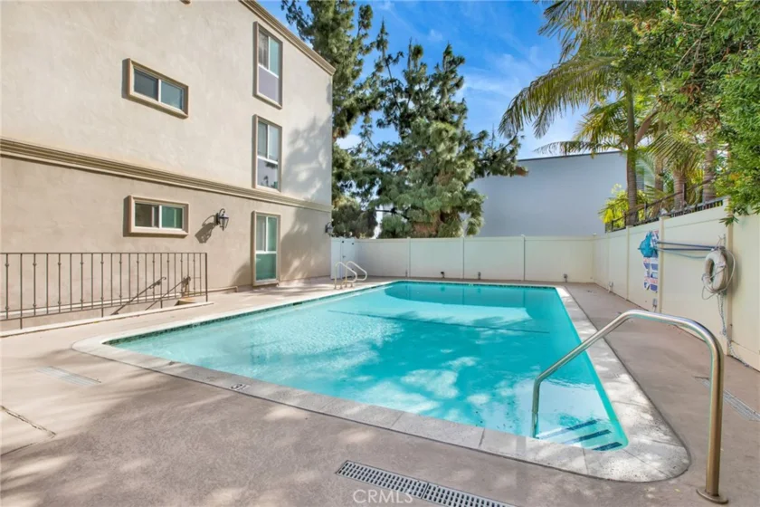 15344 Weddington Street #102 photo 38