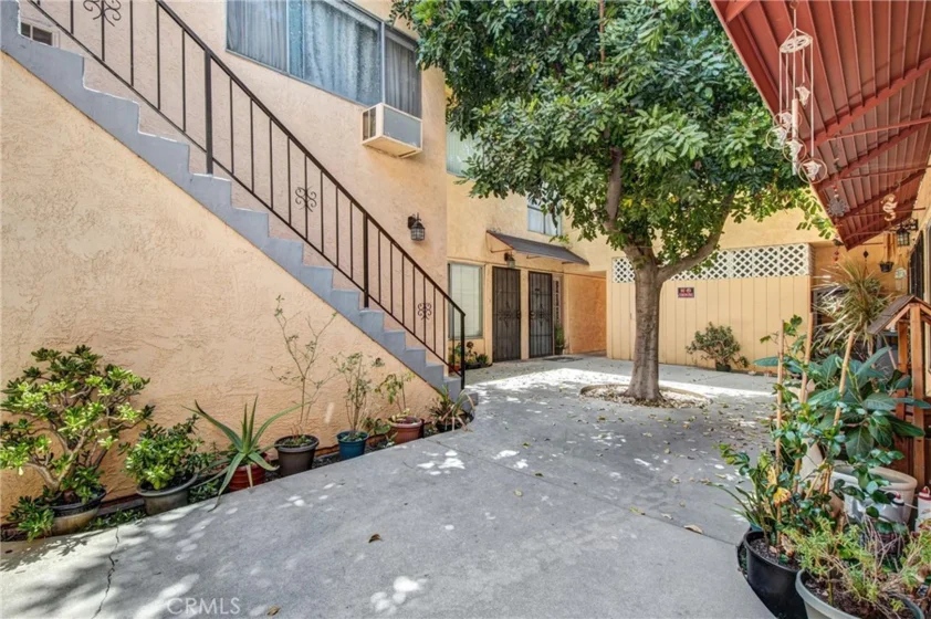 7904 Laurel Canyon #12 photo 2